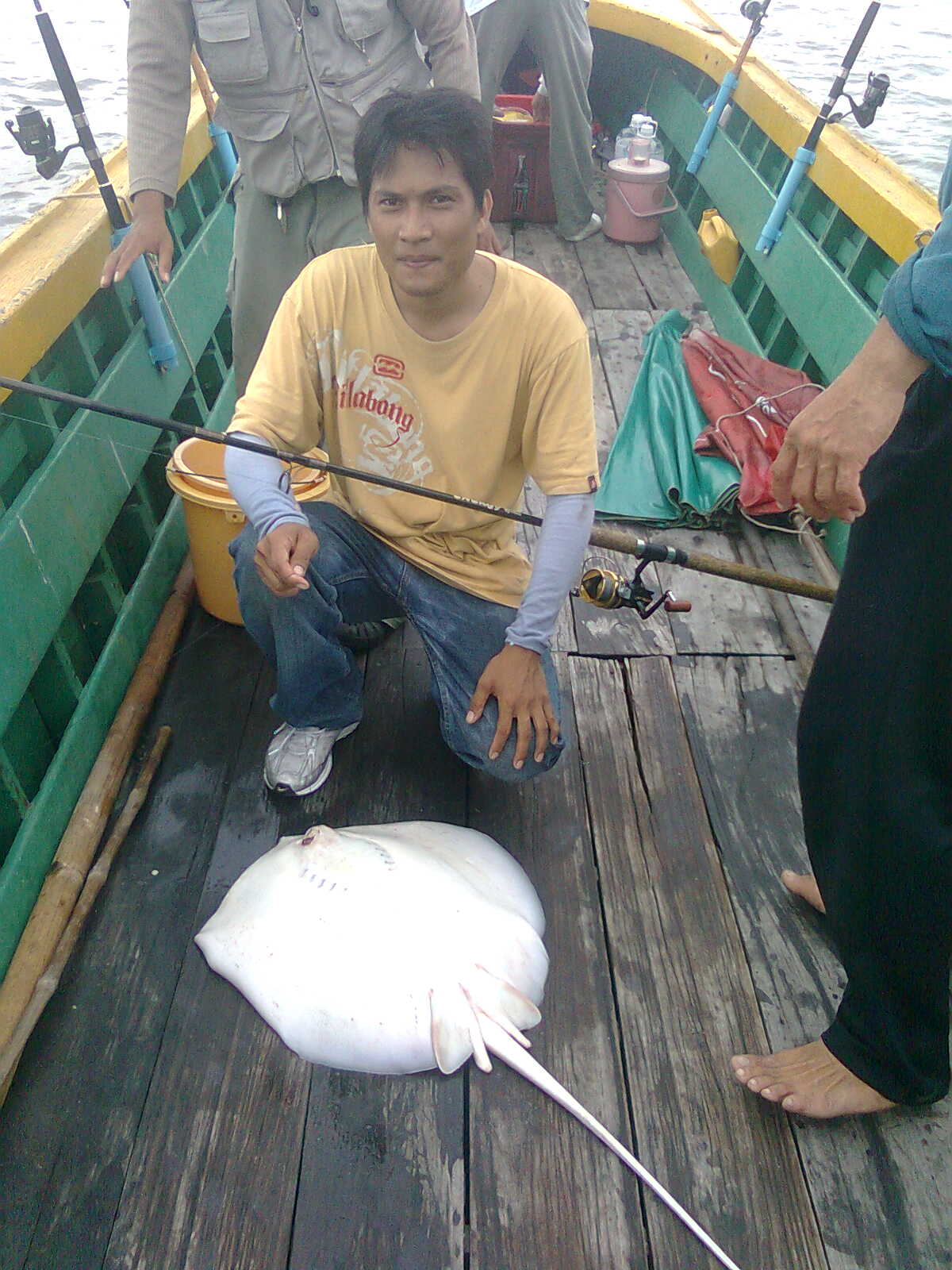 พักผ่อนที่บางทรายกับน้องกระเบนที่น่ารัก