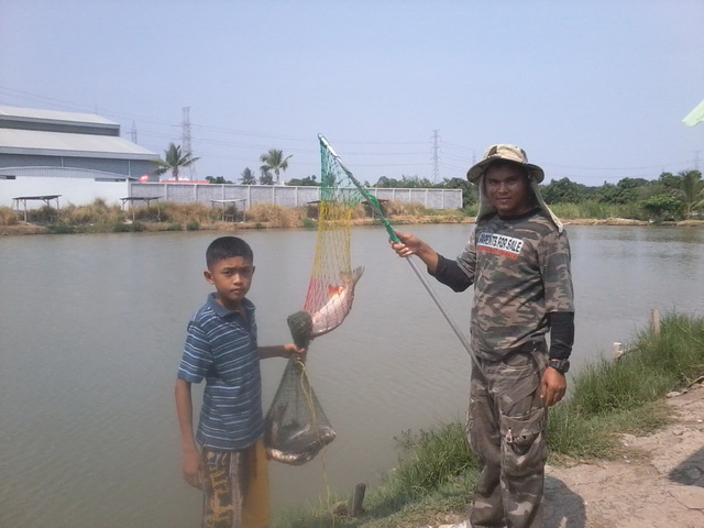 พ่อลภกับลูกดิวไปตกปลา