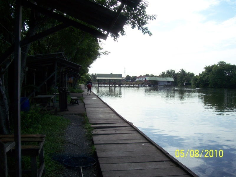 หลากหลายรส ที่เงาน้ำ