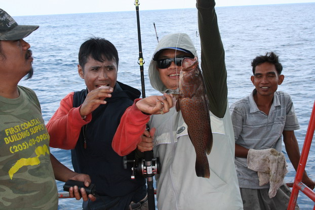 ตกปลาเรือไต๋พล....ตราด  รับเพิ่ม 5  ท่านด่วน......