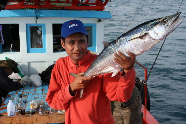 ตกปลาเรือไต๋พล....ตราด  รับเพิ่ม 5  ท่านด่วน......