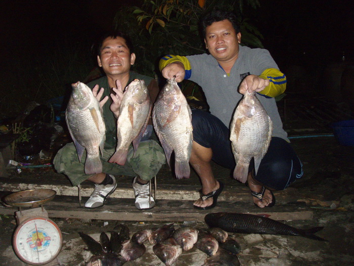 ความสุขเล็กๆ กลางสายฝน ณ บ้านสร้าง 