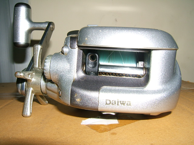 DAIWA 400Ci อยากทราบวิธีเปลี่ยน Battery