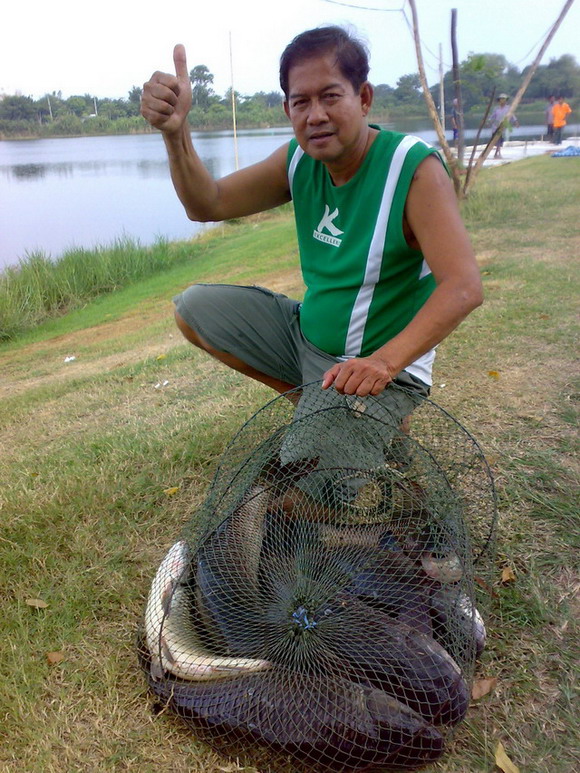 ทีมงานตุ้มตะลุย บ่อลุงเอก.....
