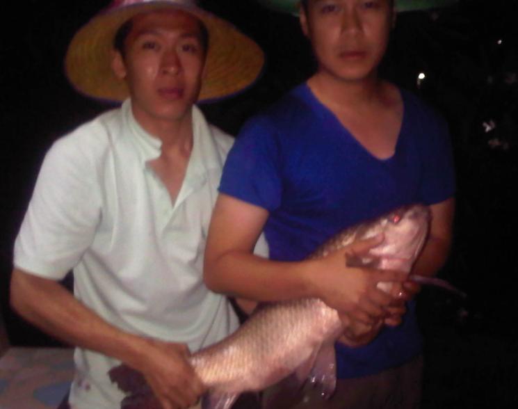 รถถังดำ-ขาว มันมาเป็นกองทัพ......