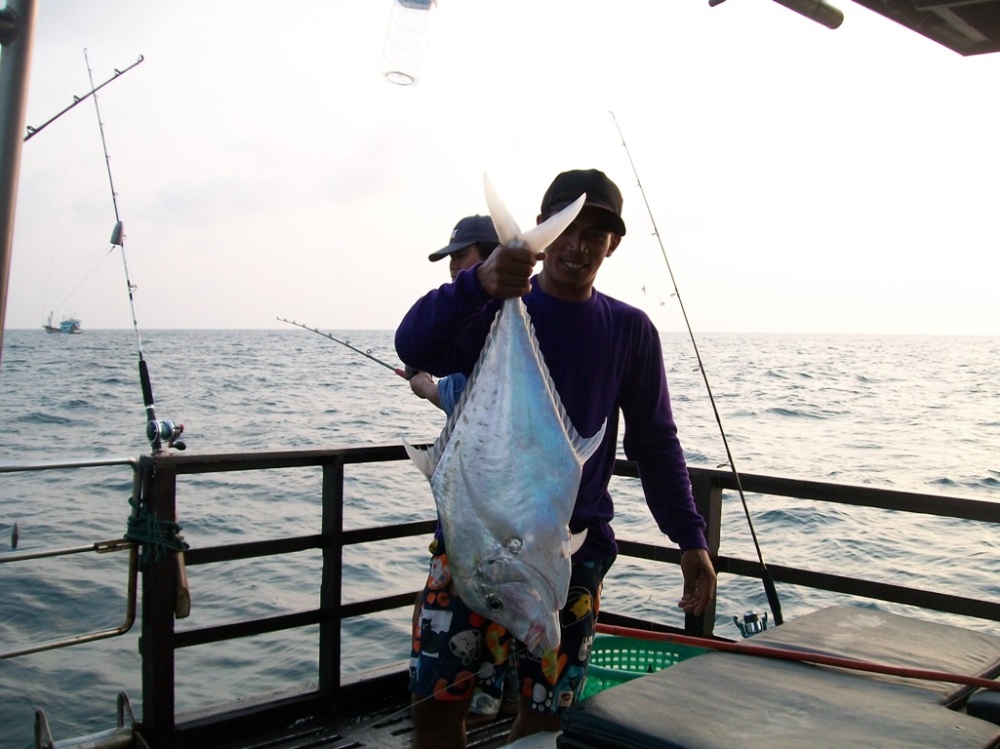 ทริฟสุดมัน กับเรือเพชรงาม ปราณบุรี (สามร้อยยอด)