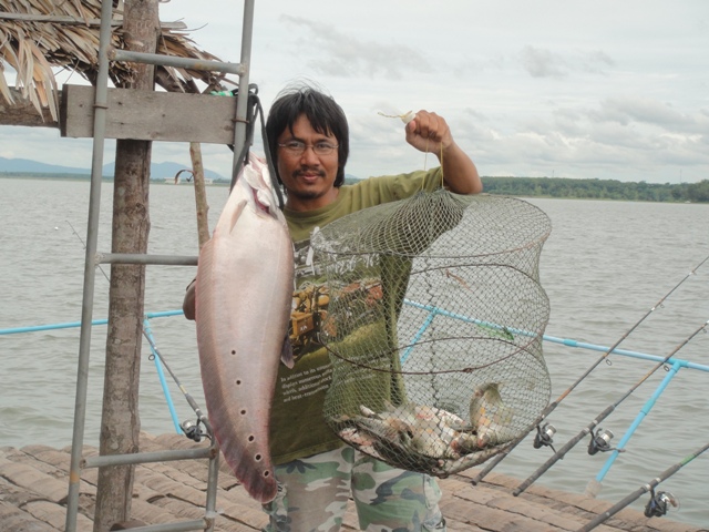 แพพี่น้อย อ่างเก็บน้ำหนองปลาไหลครับ