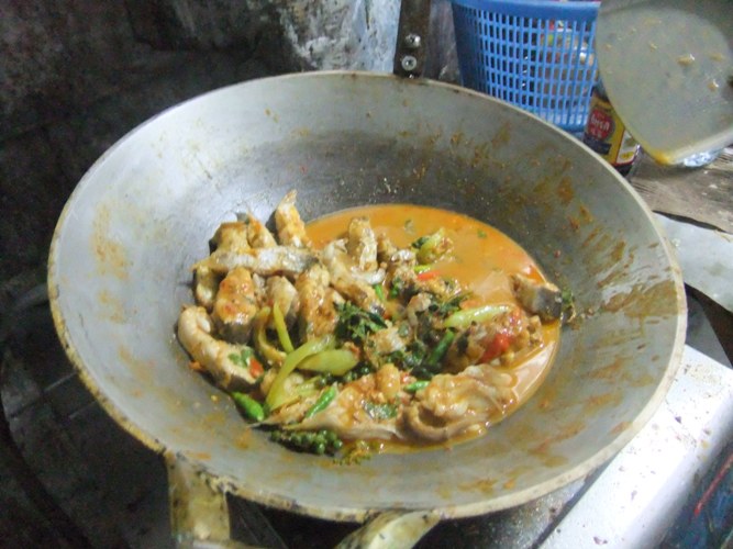 แอบไปสอยปลาเล็กๆพออยู่พอกิน