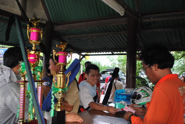 บรรยากาศ แมทช์ 5 หมื่น ที่บ่อสวนธนฯ
