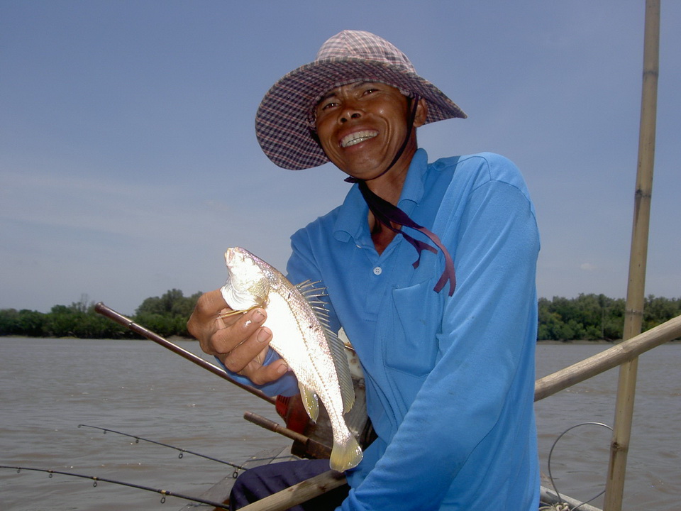 28 พ.ค. 54  ตกปลาหางกิ่ว บางปะกง เรือไต๋บำรุง