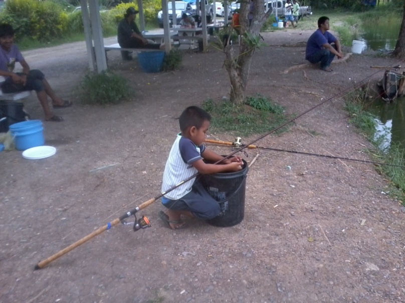 น้องโค้ก นักตกปลาน้อย