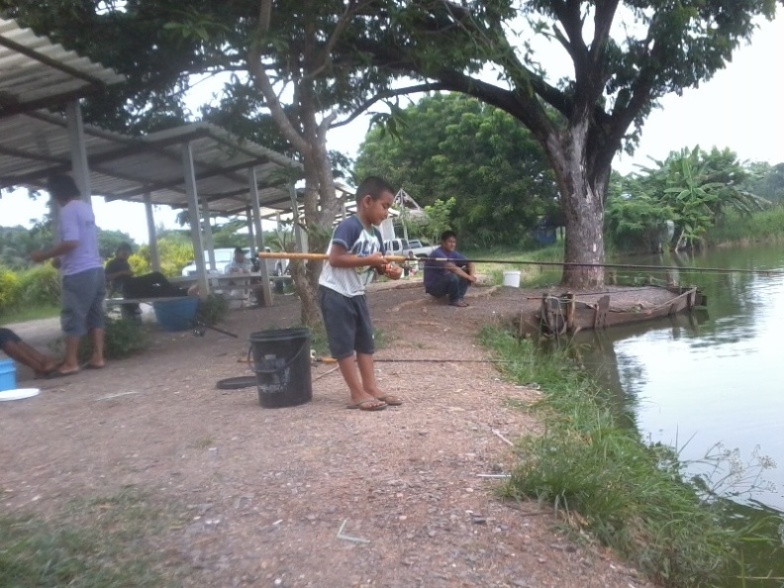 น้องโค้ก นักตกปลาน้อย