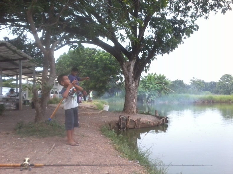 น้องโค้ก นักตกปลาน้อย