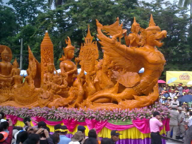 งานแห่เทียน เมืองแม่น้ำสองสี คราบ