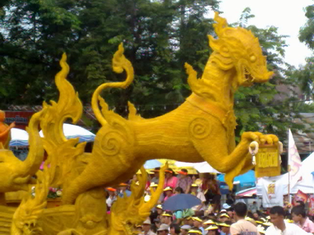 งานแห่เทียน เมืองแม่น้ำสองสี คราบ