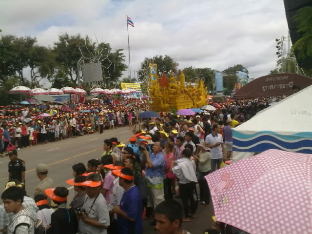 งานแห่เทียน เมืองแม่น้ำสองสี คราบ