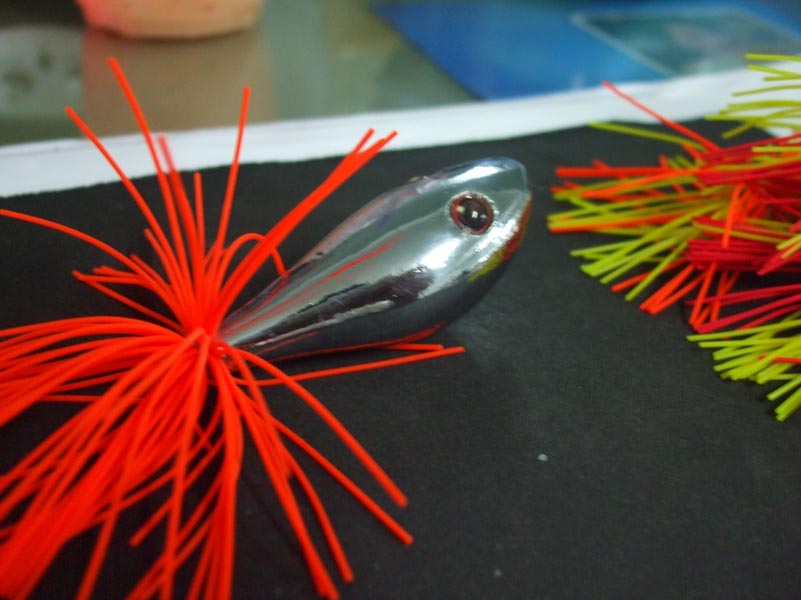 ตามกระแสหน่อยครับ  ลองสีกบ ๙ เสือดำ  รุ่นสายรุ้ง 