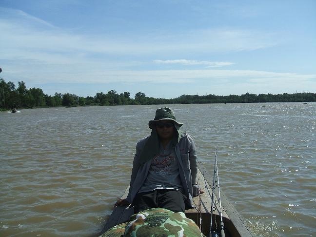 ไปนั่งเรือตากแดดที่บางปะกง.....