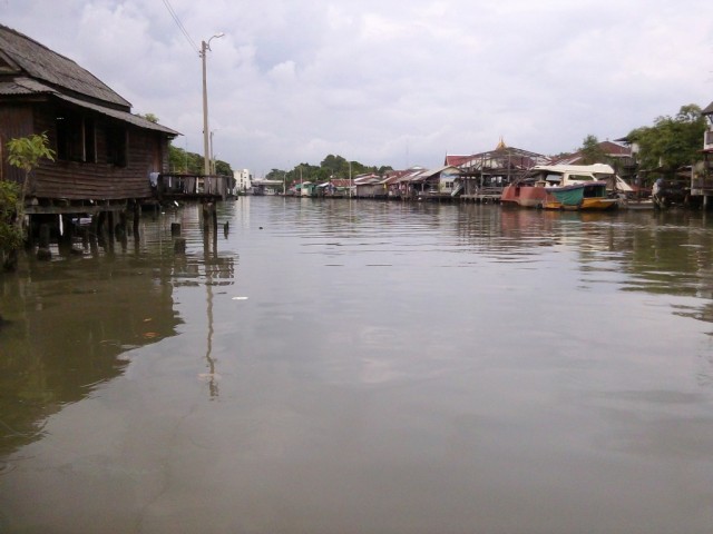 มาใหม่ครับ คลองหลังบ้านหลังเลิกงานครับ