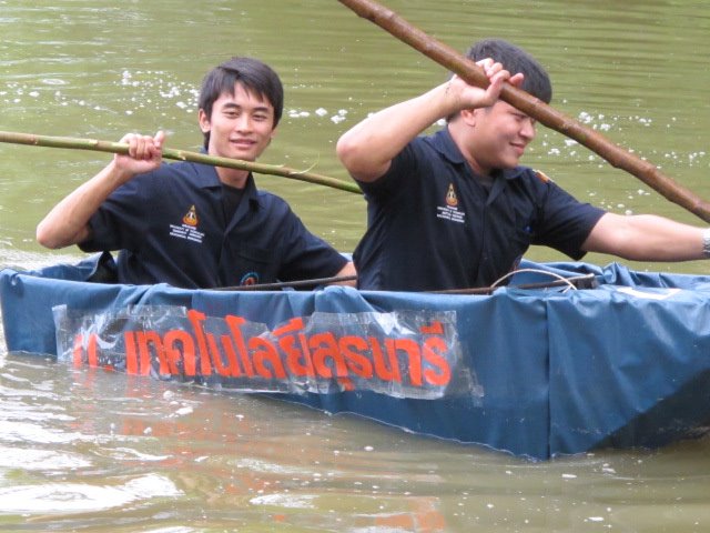 เรือน้ำใจปีบทอง