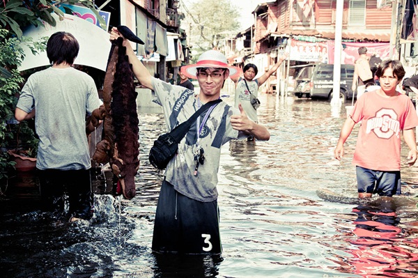 ชาวบ้านจับจระเข้ได้  กลางกรุง หวั่นเหลืออีกหลายตัว