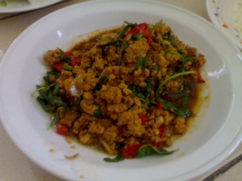ข้าวผัดเพราไก่ช่วงน้ำท่วม