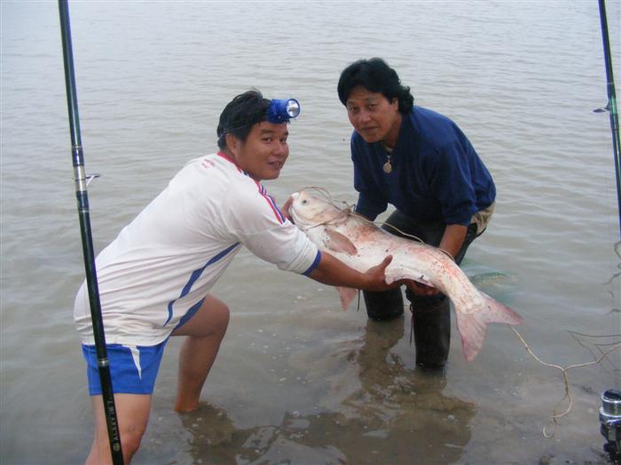 ตกปลาจีนอ่างเก็บน้ำหนองขวางตำบลดงสุวรรณอำเภอดอกคำใ