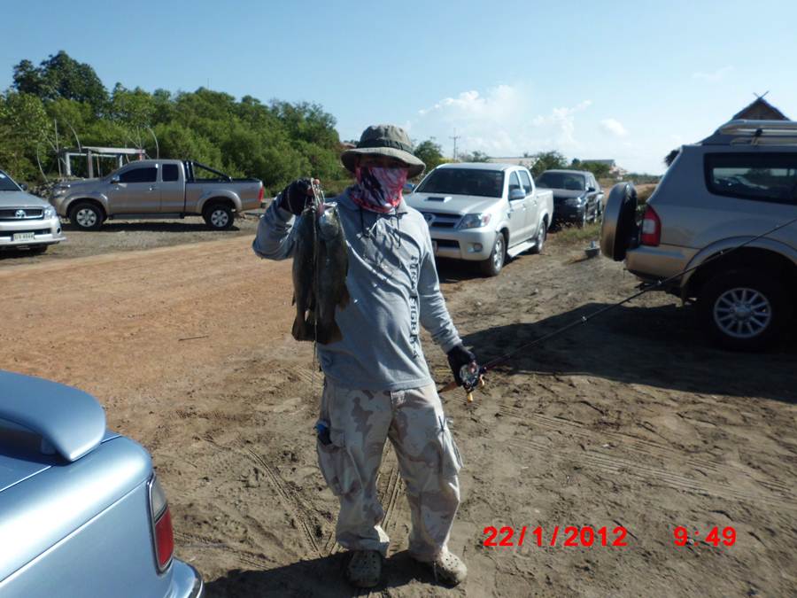 ภาพบ่อตกปลาน้องพลอยวันตรุษจีน