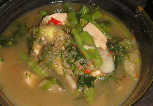 แกงอ่อมไก่ ในวันที่อึมครึม