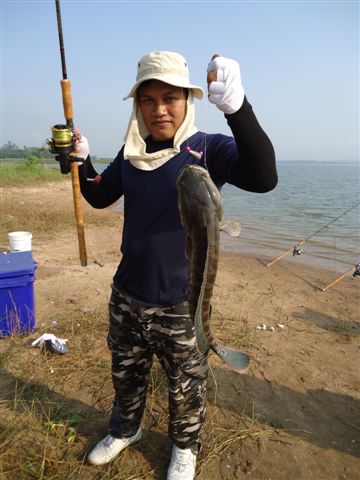 วันต่อมา ที่หนองยายลื่น (ขี้ปลาทูอีกแล้ว)