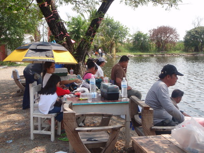 สนุกกันวันอาท้ตย์  บึงบึกครับ