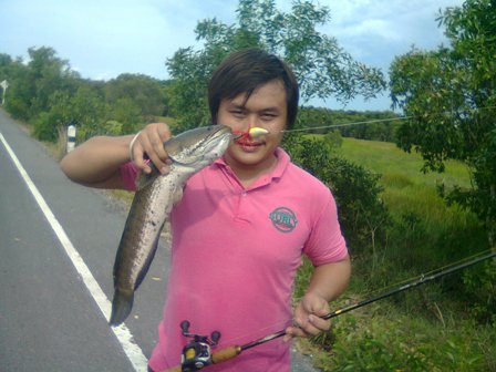 จัดหนักกับเหยื่อหยดน้ำ