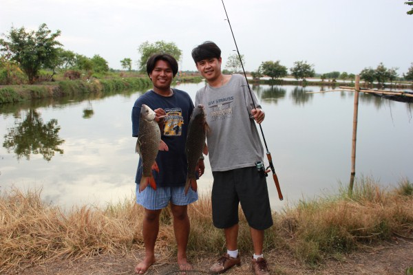ไปตกปลาบ่อธรรมชาติกับทีมงาน