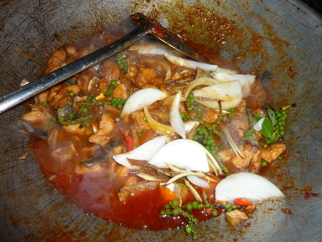 ผัดฉ่าปลาสวาย  