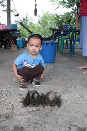 น้องม็อบโชว์เองวันนี้(ช่อนนะจ้ะ)