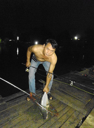 บ่อตกปลาลุงณัฐ ปลายไกด์วันพุธที่ 22 สิงหาคม 2555