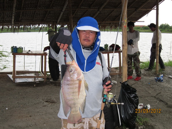 สดๆร้อนๆบ่อตกปลาน้องพลอย2