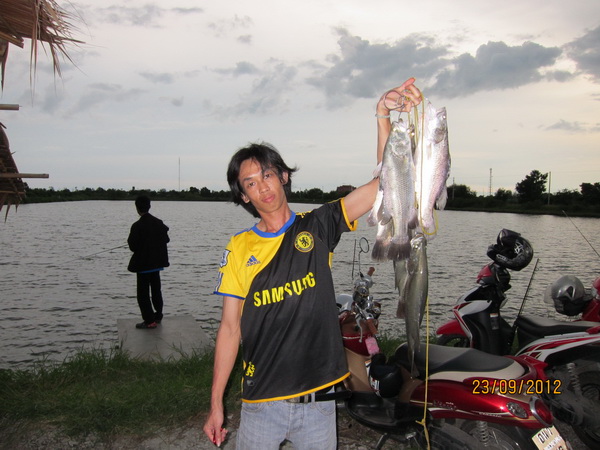 สดๆร้อนๆบ่อตกปลาน้องพลอย2