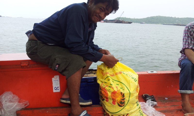 ลงเรือหาปลาเล็ก สีชัง