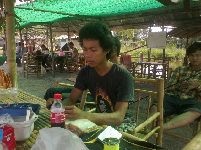 ภาพรวม ณ บ่อตกปลานทีกานต์  แมทซ์เปิดบ่อ 3,000 บาท( ครั้งที่ 2 ) วันที่ 21 ต.ค.55