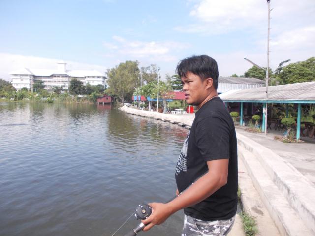 พักผ่อนตกปลากับครอบครัว ที่บ่อตกปลาแสงทอง ฟิชชิ่งปาร์ค  ครับ