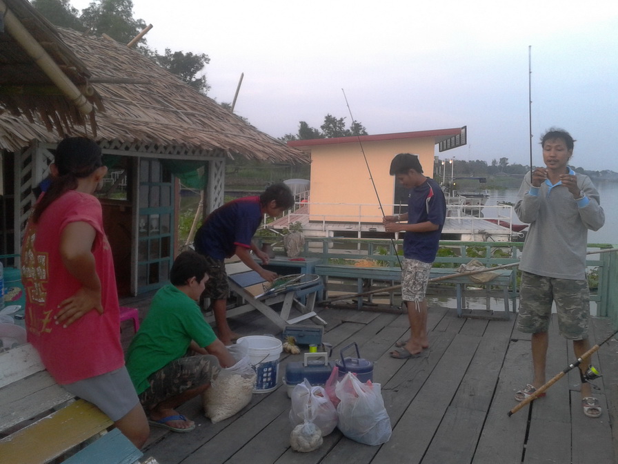 พักเรื่องช่อนนา...ไปตกปลาที่บางไทร