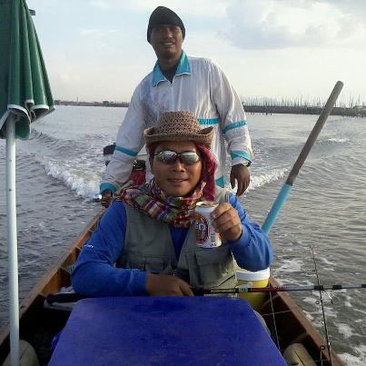 นั่งเรือครั้งแรกที่ปากอ่าวครับ