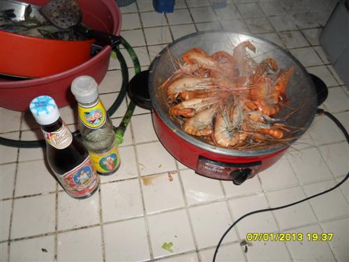 กุ้งอบซอสแซ่บ
