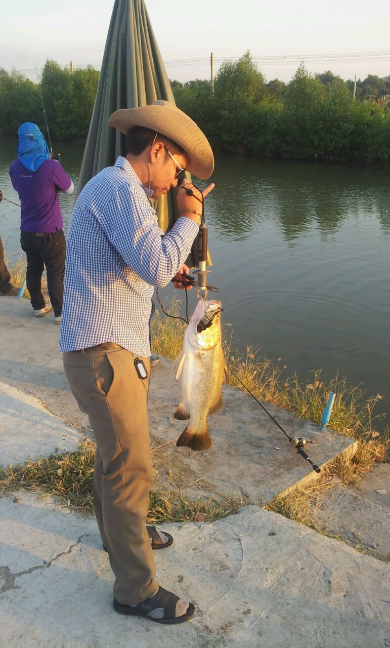 มิตรภาพดีๆเกิดที่บ่อV.I.P. byเด็กพระประแดงจ้าา