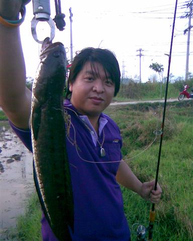 ตกปลายามเย็น ณ บายพาส ราชบุรี ก็ยังยิ้มได้อยู่ ^^