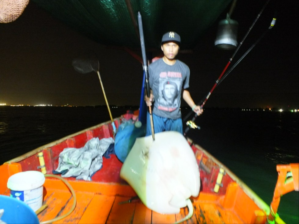 จัดหนักกับเรือโชคอารียา โดยไต๋เลี้ยง