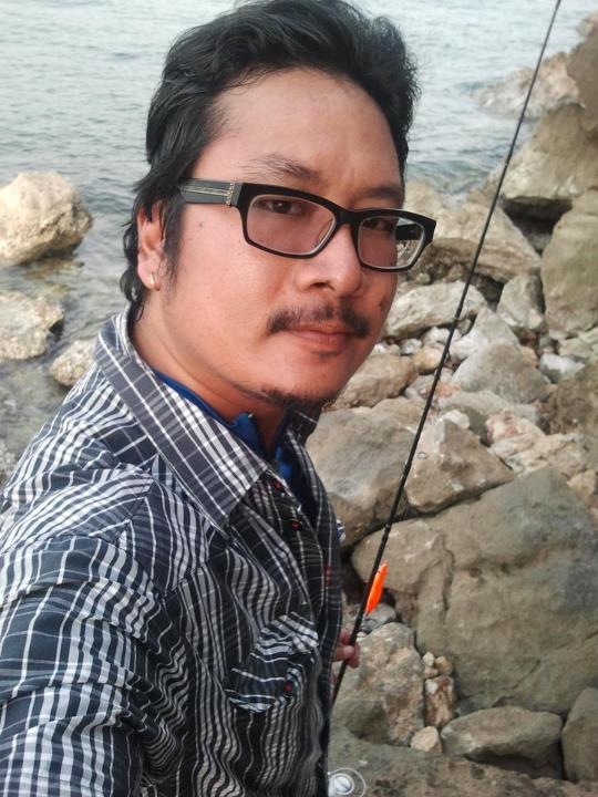 หาหมึกกินก่อนพายุถล่มประจวบฯ!!