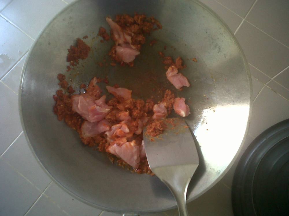 ผัดพริกแกงหมูใส่ถั่ว