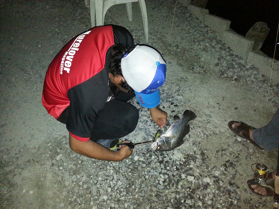 บ่อหนุ่มพอได้มันกับเหยื่อ Sboy lure_